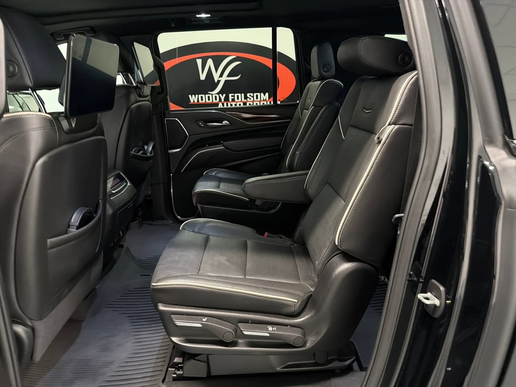 Used 2024 Cadillac Escalade ESV Premium Luxury w/ Performance Package AWD/4WD image 12