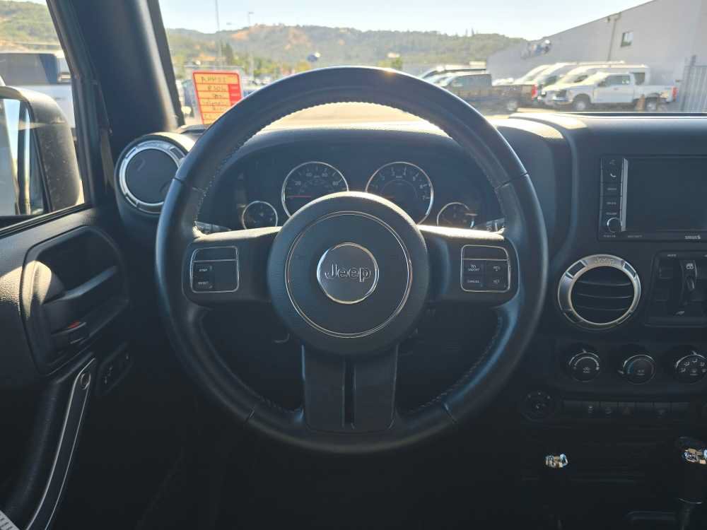 Used 2018 Jeep Wrangler Unlimited Sahara AWD/4WD image 13