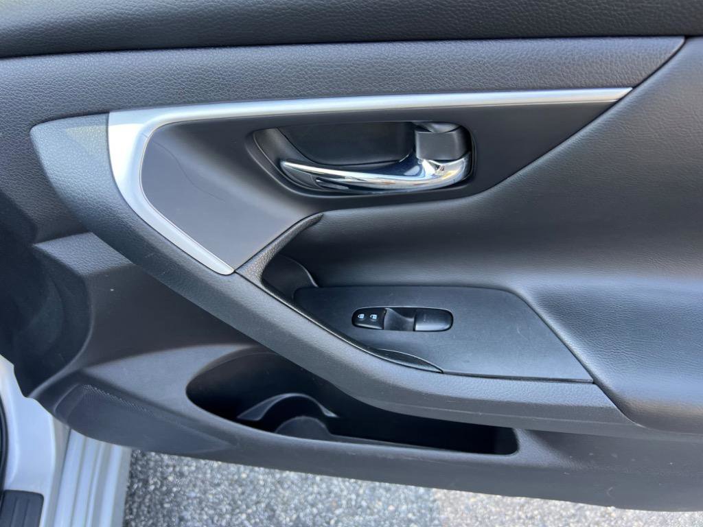 Used 2018 Nissan Altima 2.5 SV FWD image 18
