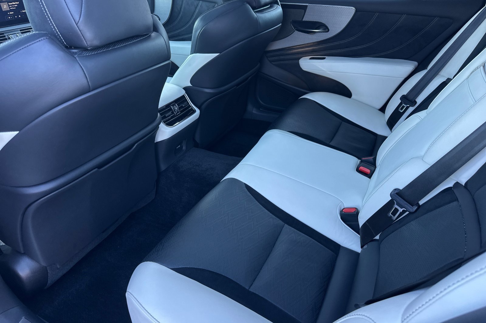 Used 2023 Lexus LS 500 F Sport image 12