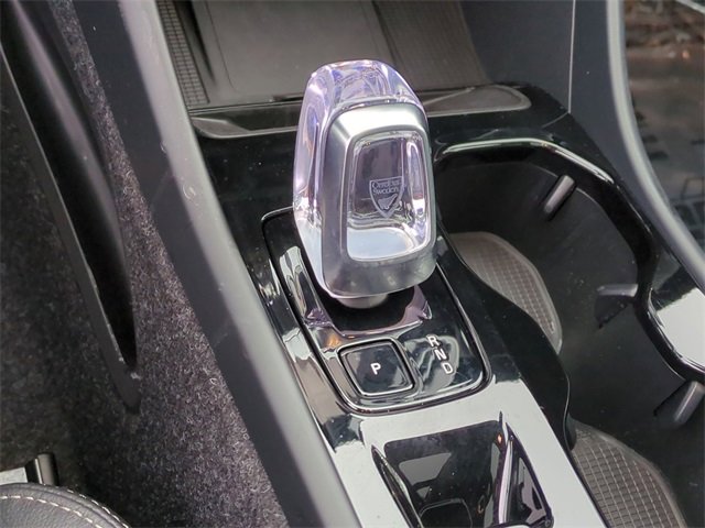 Used 2025 Volvo XC40 B5 Plus image 13