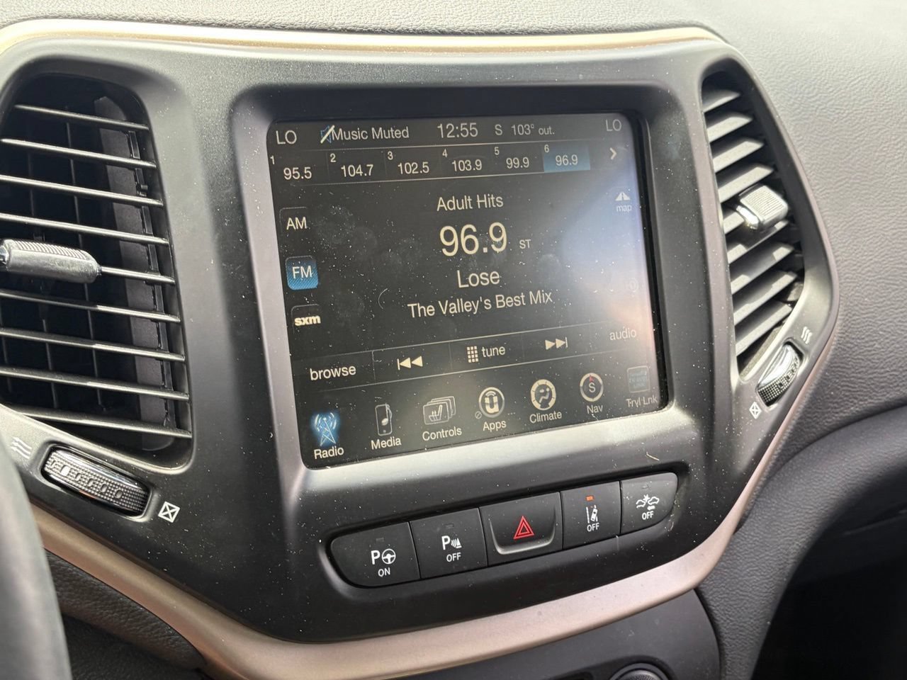 Used 2018 Jeep Cherokee Limited w/ Technology Group AWD/4WD image 13