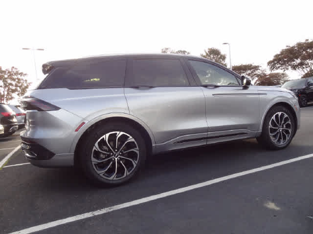 Used 2025 Lincoln Nautilus Reserve AWD/4WD image 6