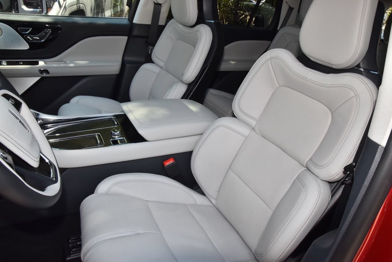 Certified 2026 Lincoln Aviator Reserve AWD/4WD image 35