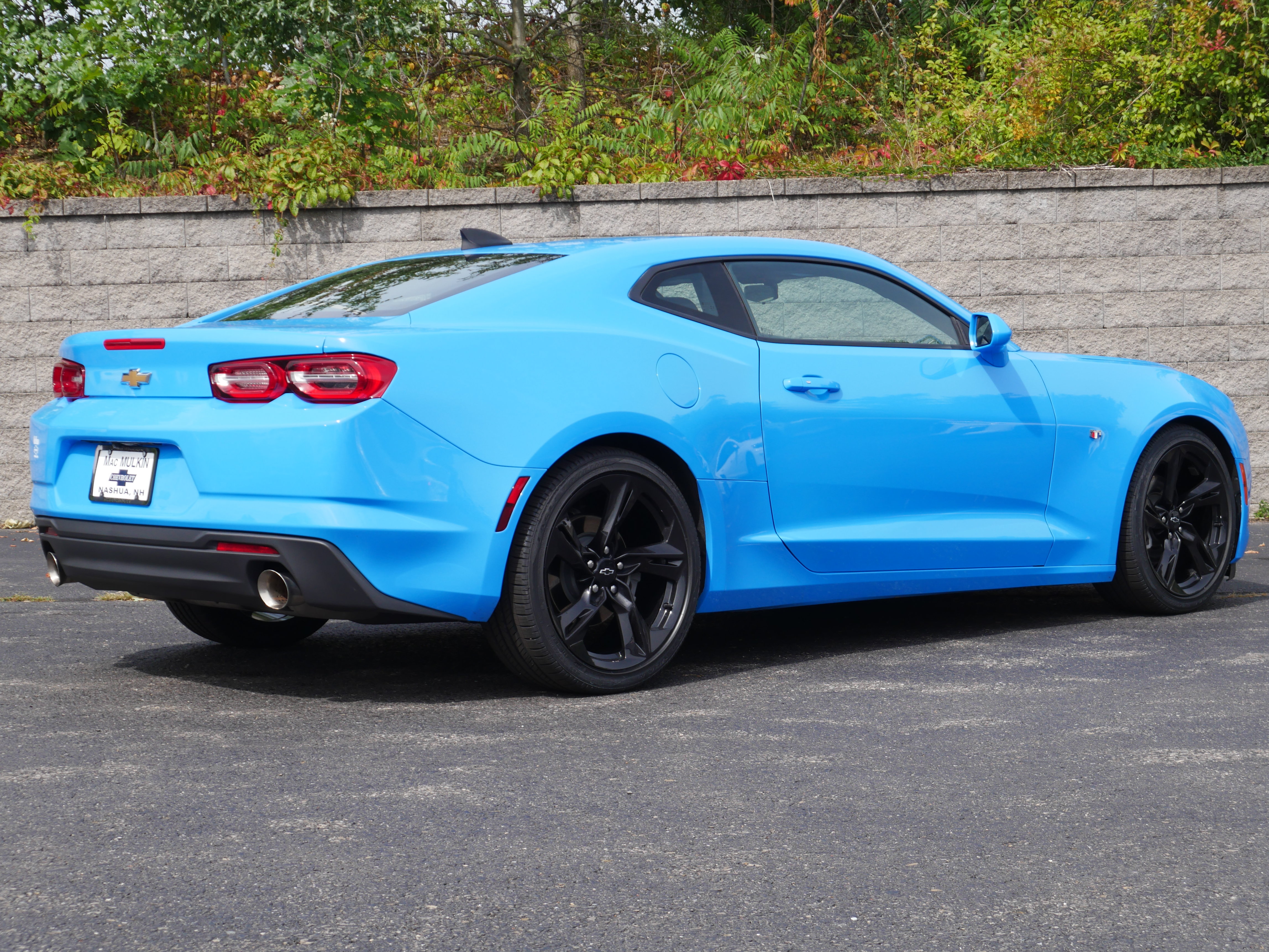 Used 2023 Chevrolet Camaro LT RWD image 7