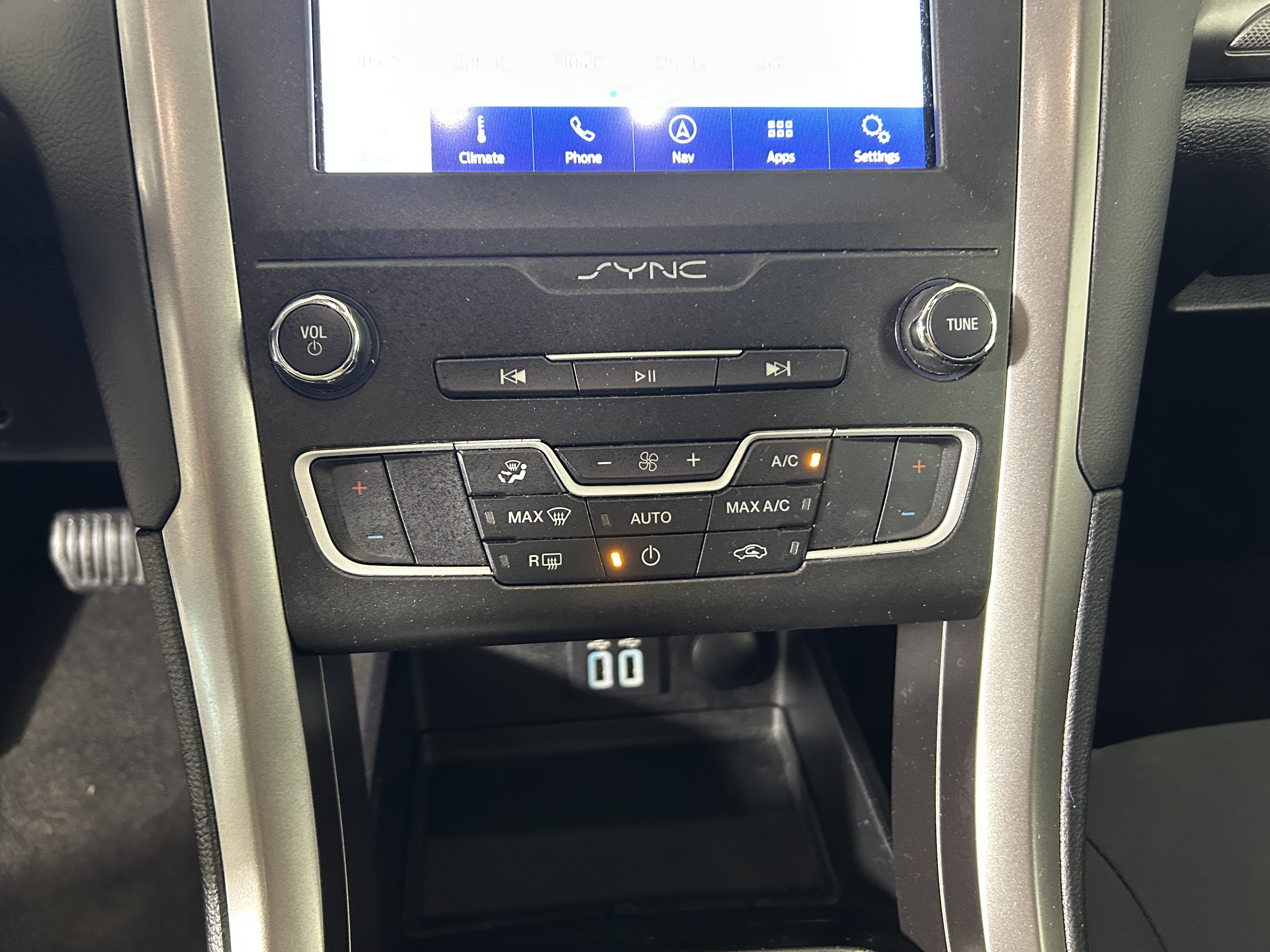 Used 2020 Ford Fusion SE FWD image 20