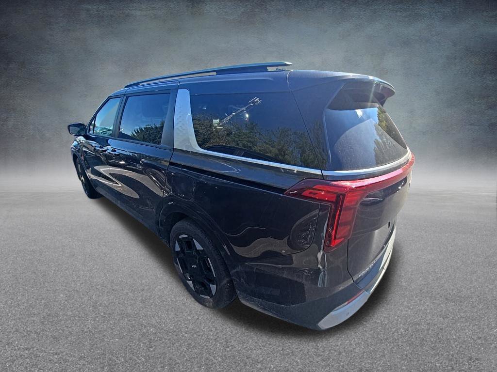 Used 2025 Kia Carnival EX FWD image 4