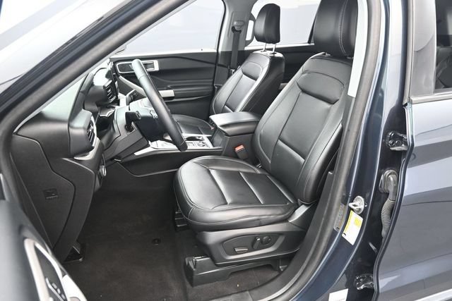 Used 2023 Ford Explorer XLT w/ Equipment Group 202A AWD/4WD image 11