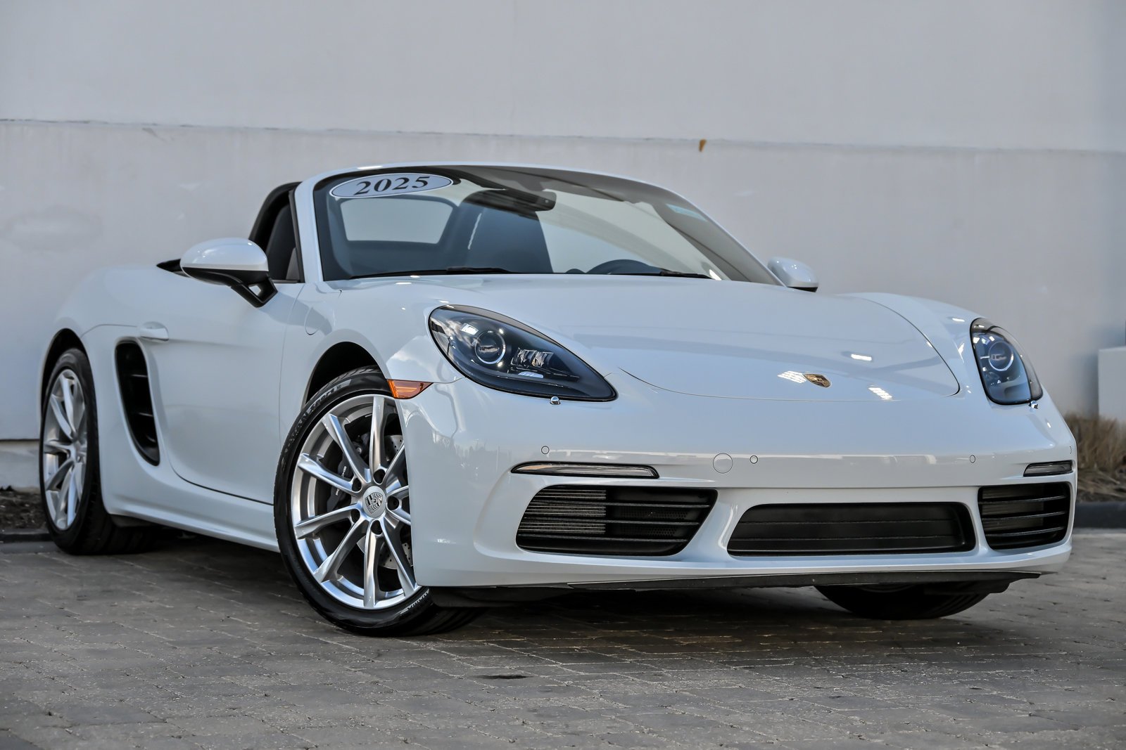 Used 2025 Porsche 718 Boxster RWD image 1