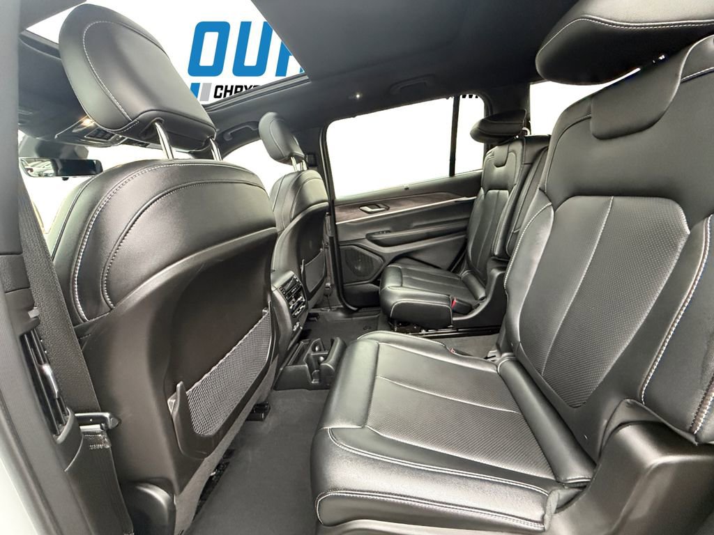 Used 2024 Jeep Grand Cherokee L Limited w/ Luxury Tech Group II image 21