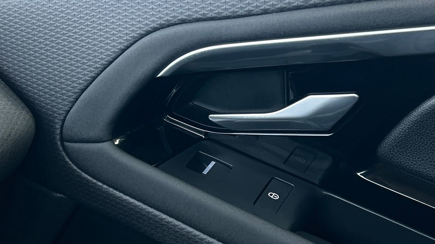 Used 2020 Land Rover Range Rover Evoque S image 33