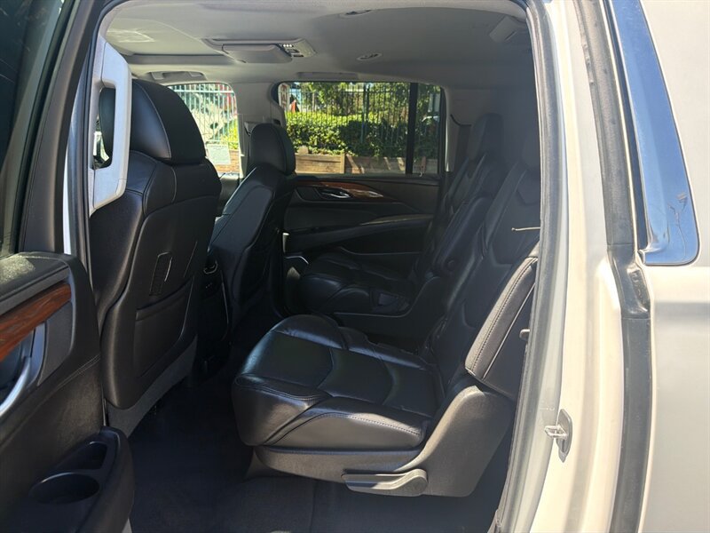 Used 2018 Cadillac Escalade ESV Premium Luxury AWD/4WD image 23