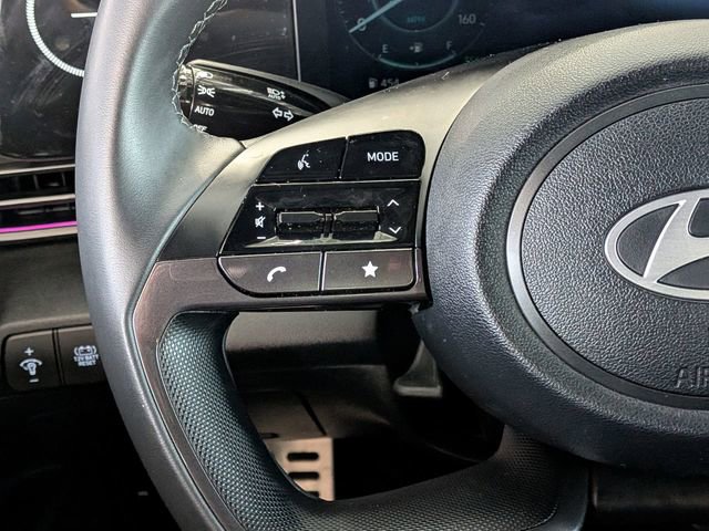 Used 2025 Hyundai Elantra SEL image 15