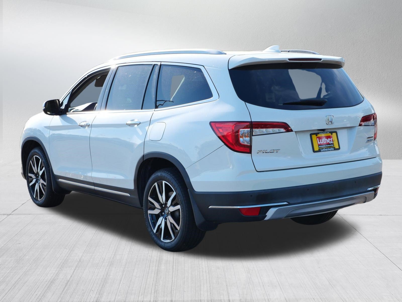 Used 2019 Honda Pilot Touring image 3