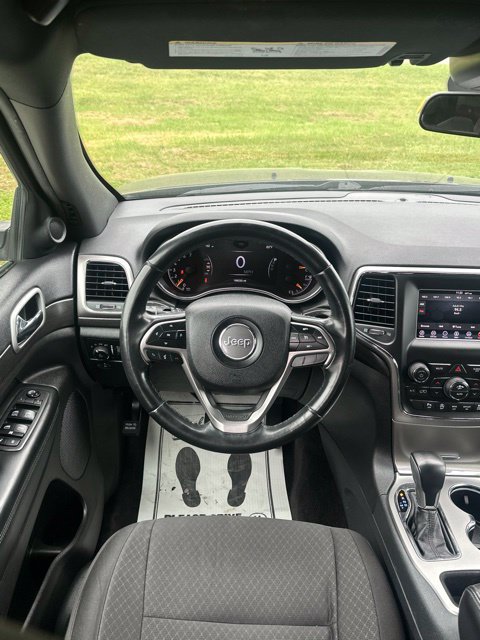 Used 2018 Jeep Grand Cherokee Laredo AWD/4WD image 47