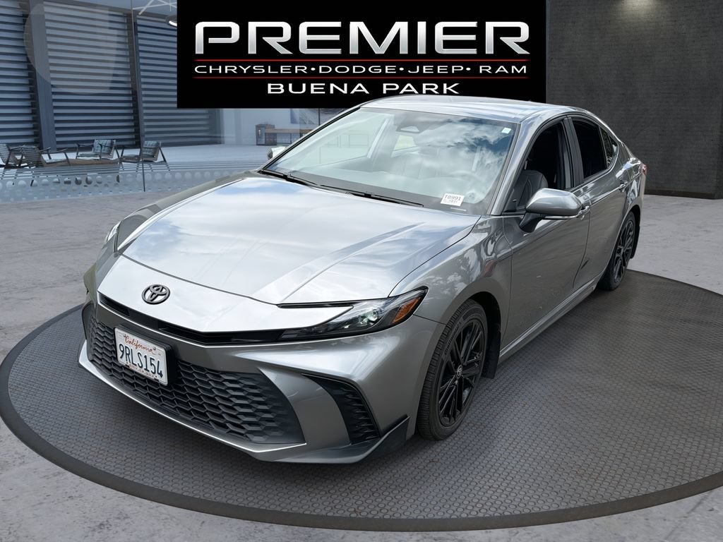 Used 2025 Toyota Camry SE FWD image 1