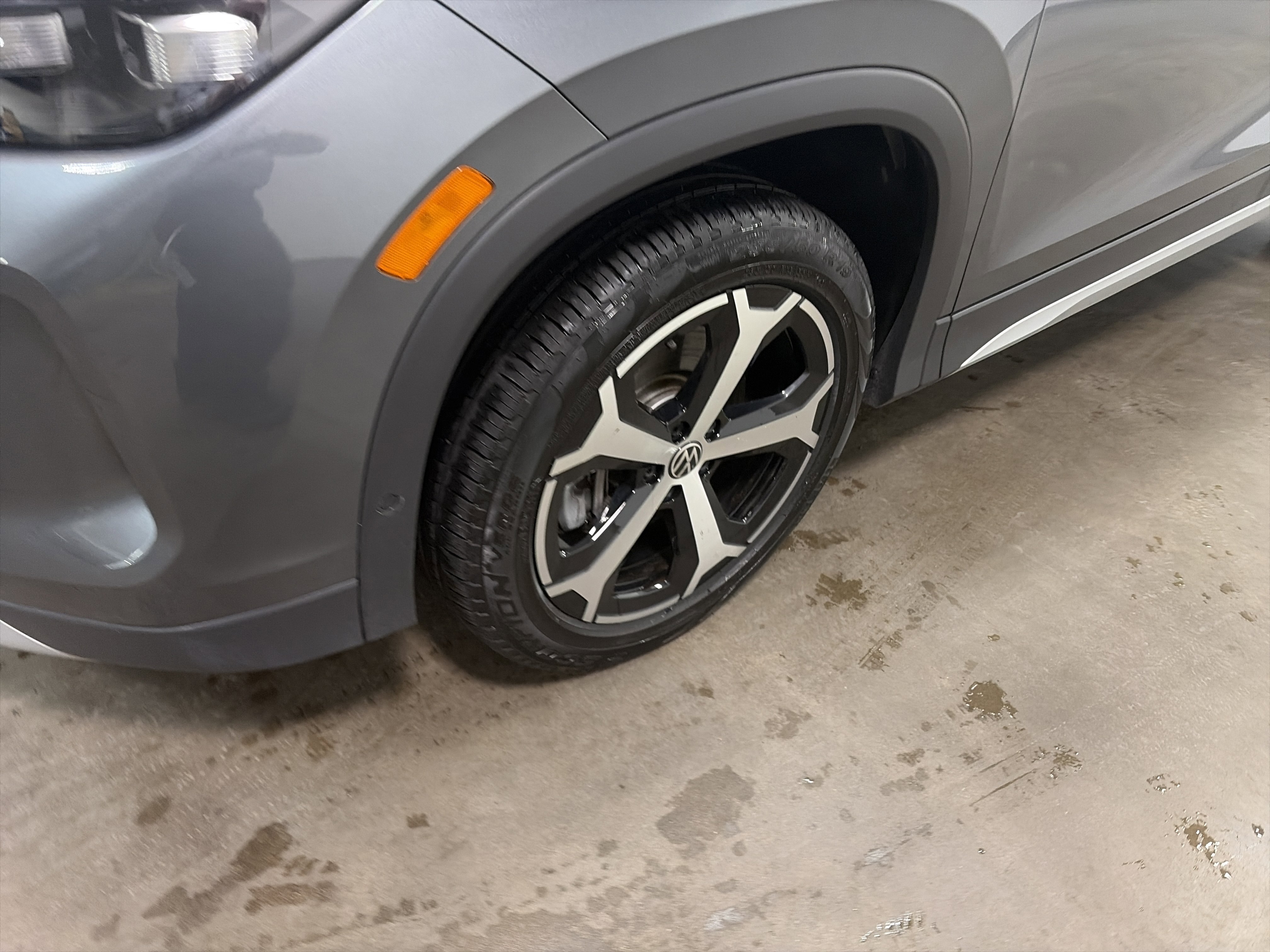 Certified 2025 Volkswagen Tiguan SE image 9