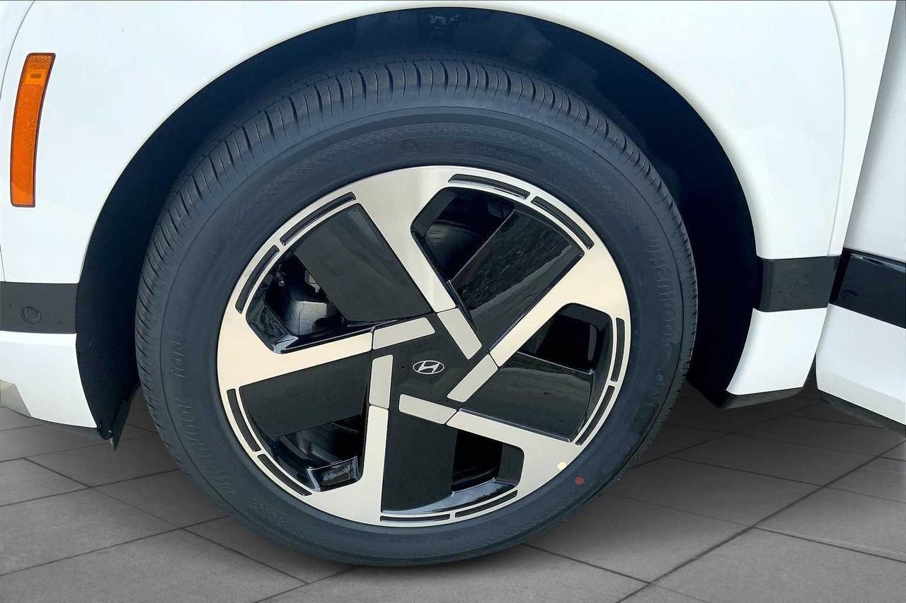 New 2026 Hyundai Ioniq 9 Calligraphy image 11