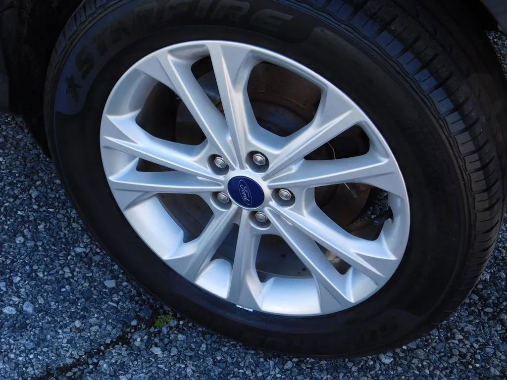 Used 2018 Ford Escape SEL image 9