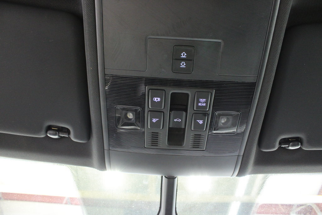 Certified 2023 Volkswagen Atlas Cross Sport SE FWD image 28