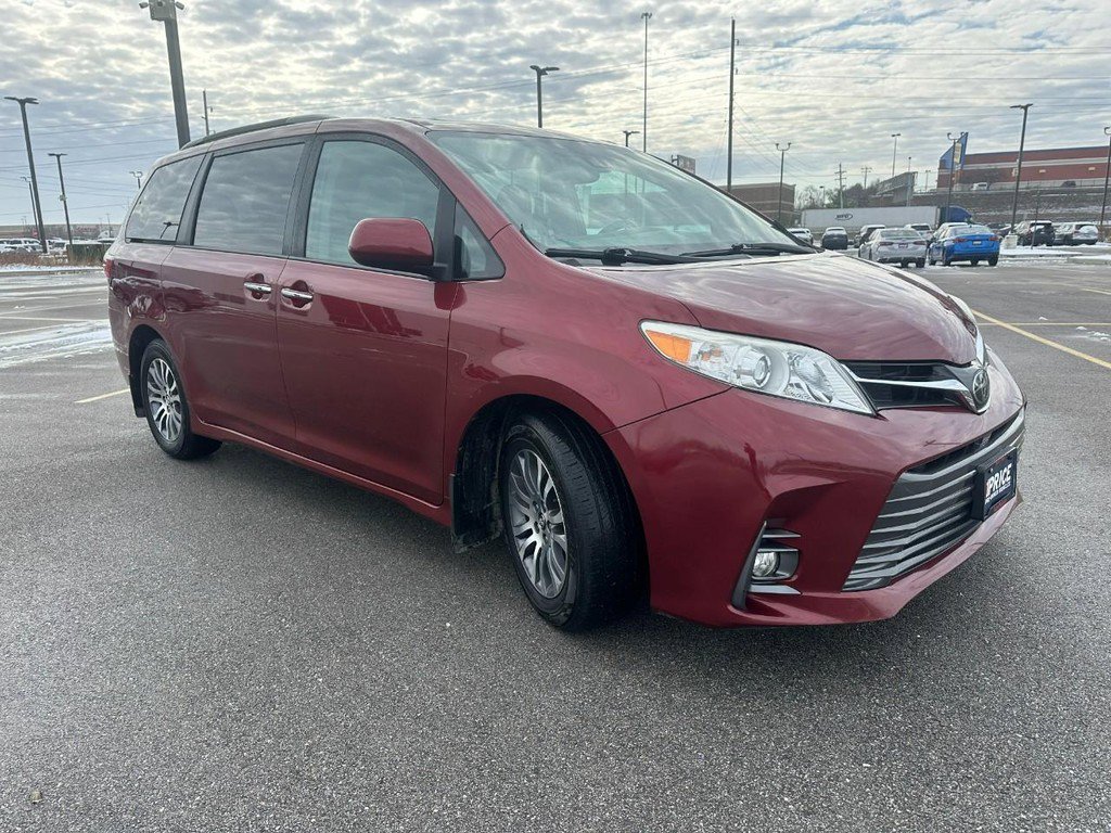 Used 2018 Toyota Sienna XLE Premium image 8