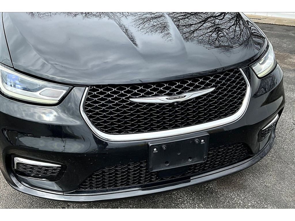 Used 2023 Chrysler Pacifica Limited image 32