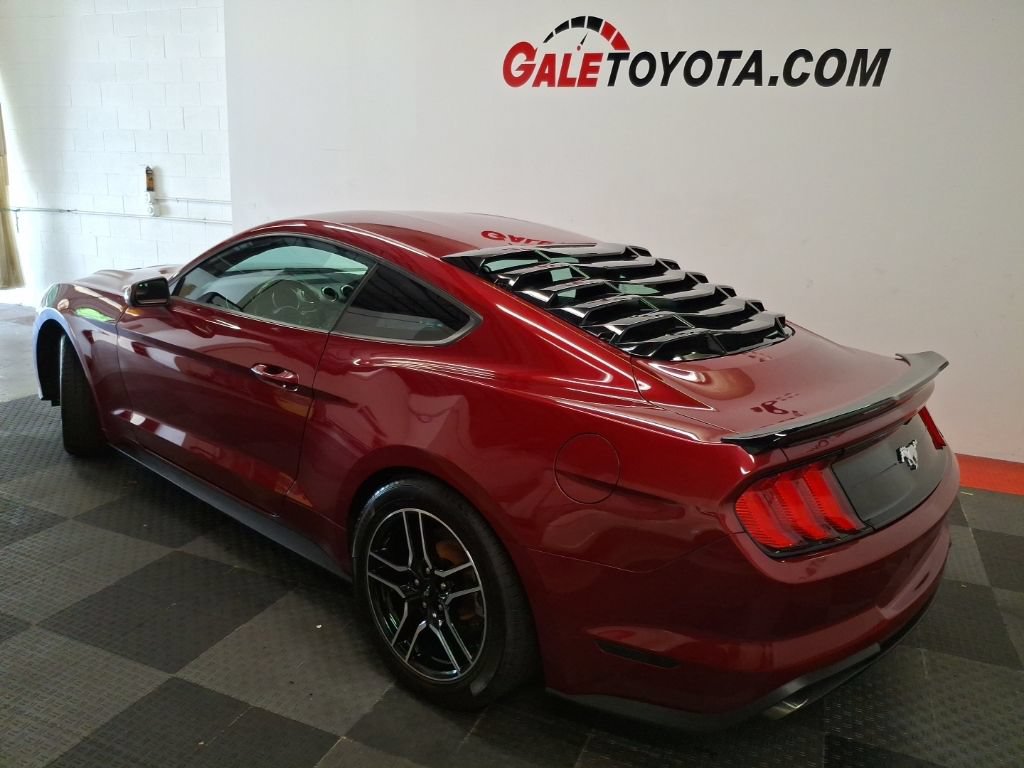 Used 2018 Ford Mustang Coupe RWD image 10