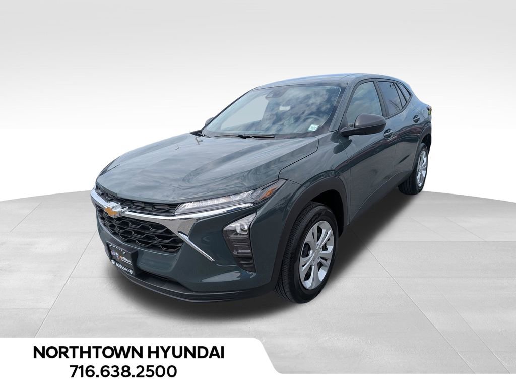 Used 2025 Chevrolet Trax LS image 1