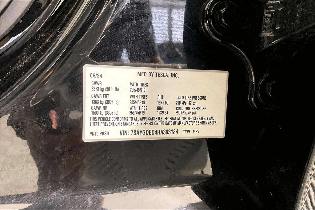 Used 2024 Tesla Model Y 2WD image 32