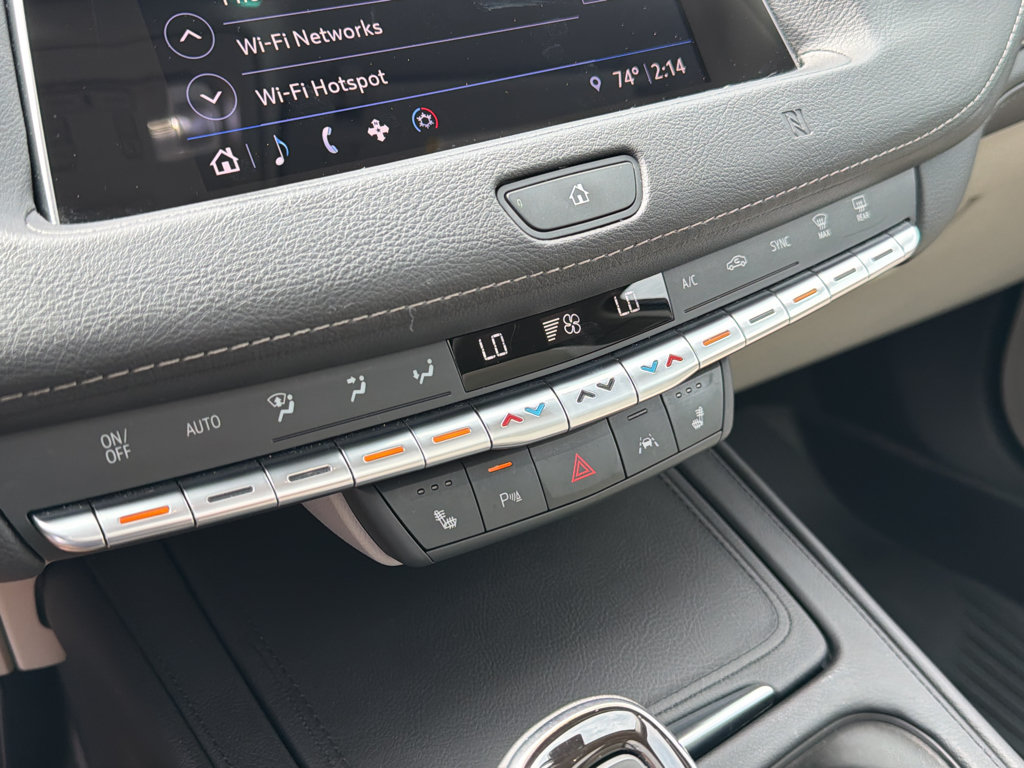 Used 2021 Cadillac XT4 Luxury w/ Cold Weather Package AWD/4WD image 22