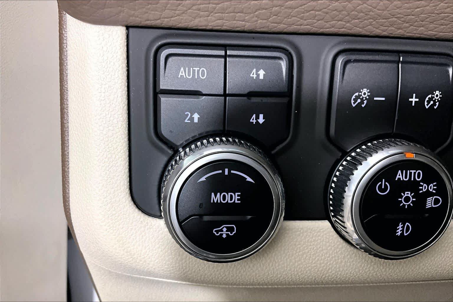 Used 2023 GMC Yukon Denali w/ Denali Reserve Package AWD/4WD image 34