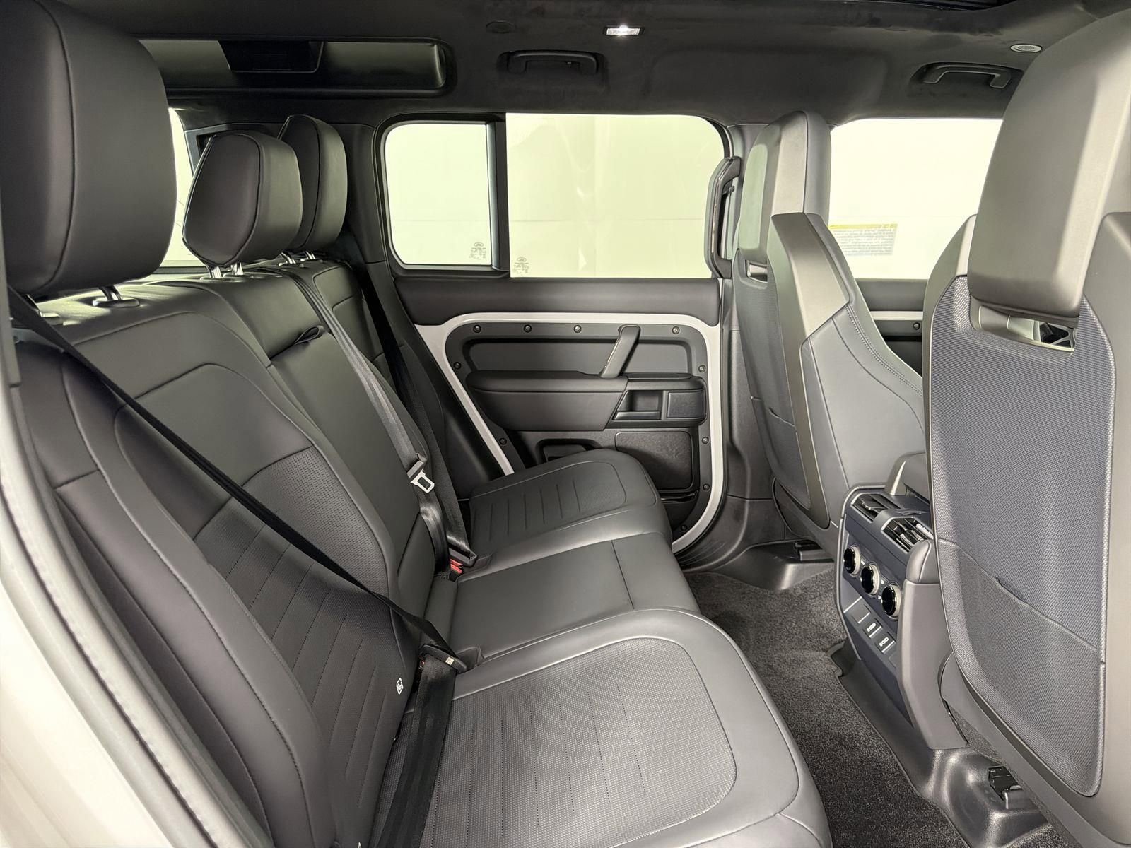 New 2026 Land Rover Defender 110 OCTA image 31