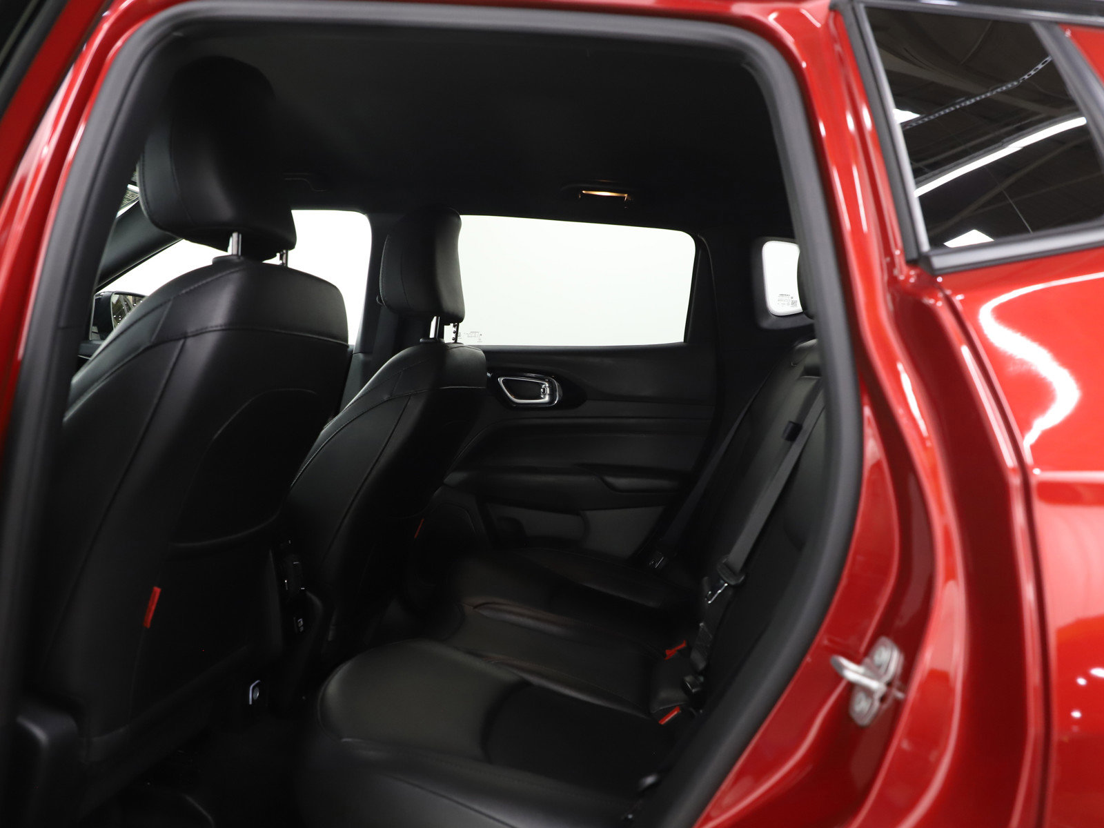 Used 2025 Jeep Compass Trailhawk image 17