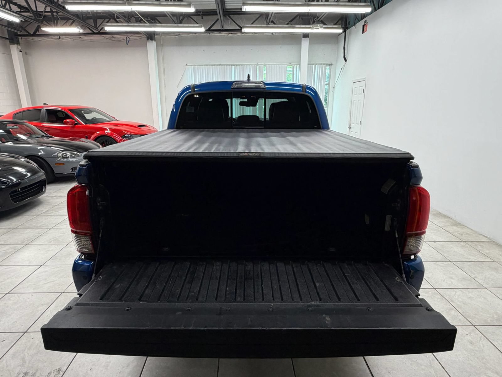 Used 2018 Toyota Tacoma TRD Sport w/ Technology Package AWD/4WD image 17