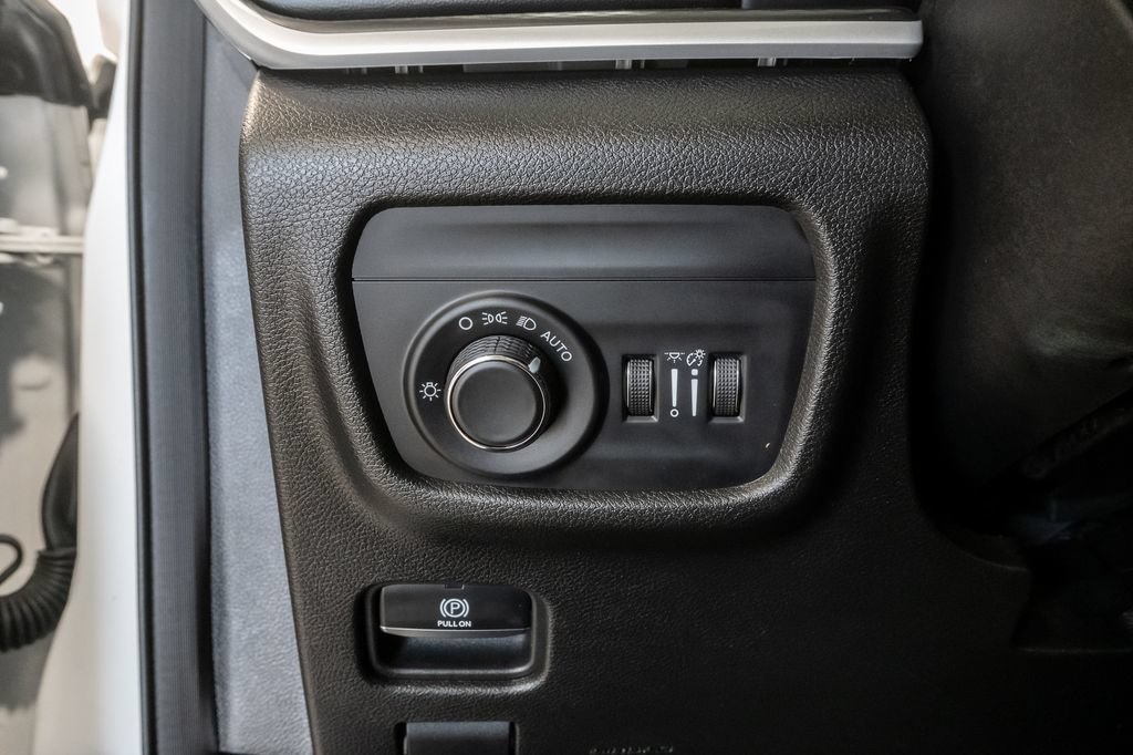Certified 2023 Jeep Grand Cherokee L Laredo AWD/4WD image 12