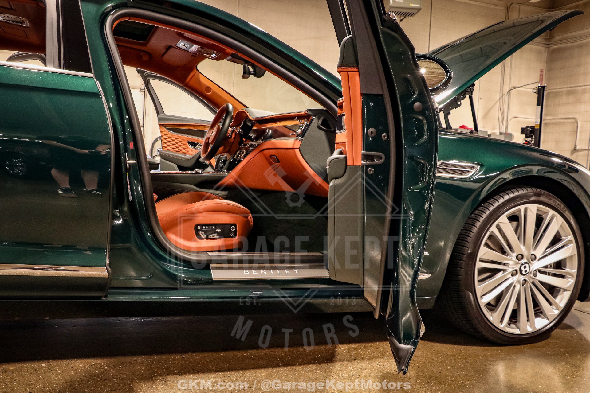 Used 2023 Bentley Flying Spur Azure AWD/4WD image 79