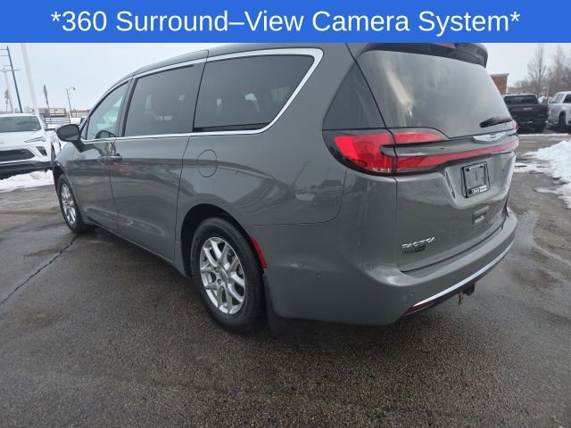 Used 2023 Chrysler Pacifica Touring-L image 16