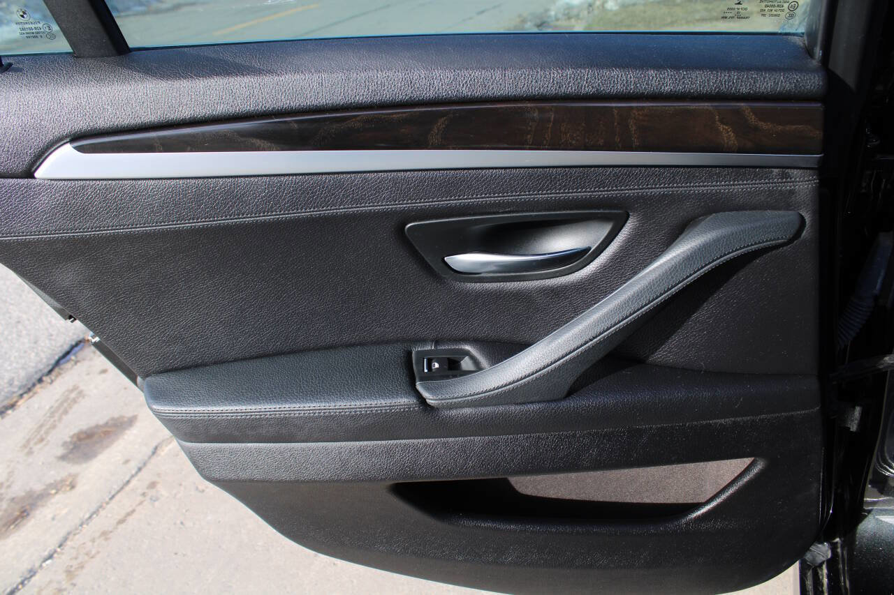 Used 2016 BMW 535d xDrive image 9