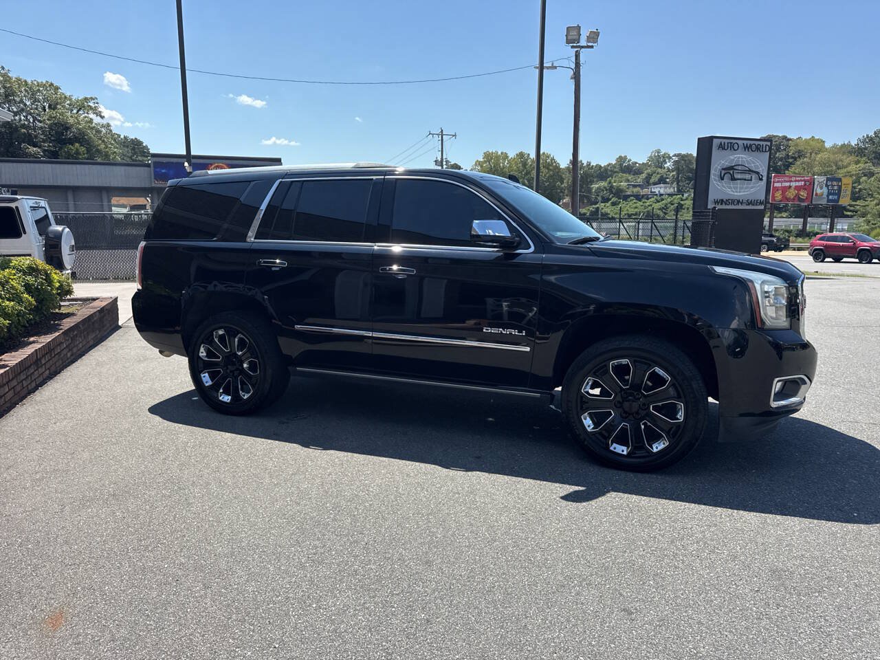 Used 2019 GMC Yukon Denali w/ Denali Ultimate Package AWD/4WD image 9