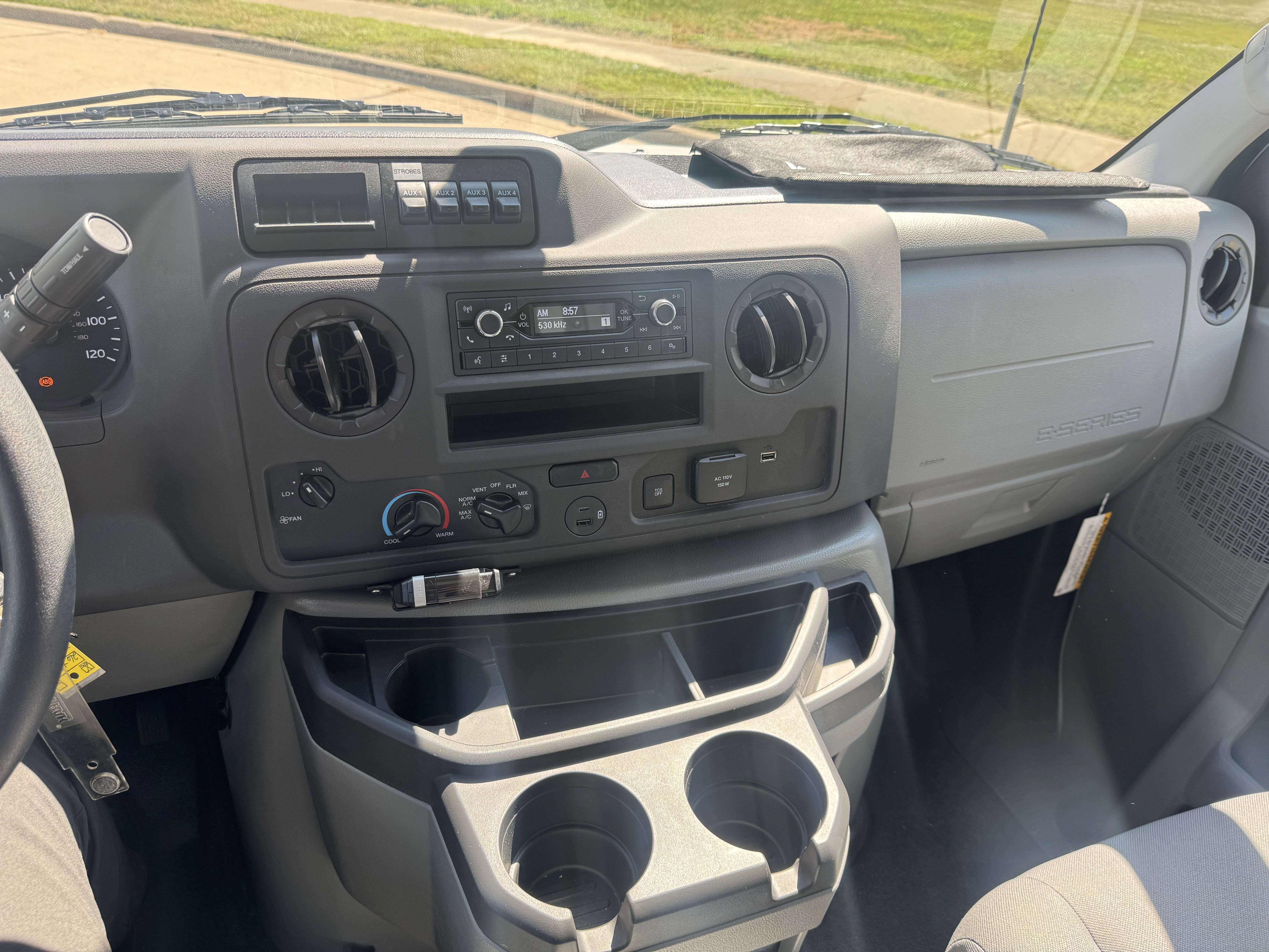 New 2026 Ford E-350 and Econoline 350 Super Duty w/ Power Equipment Group image 13