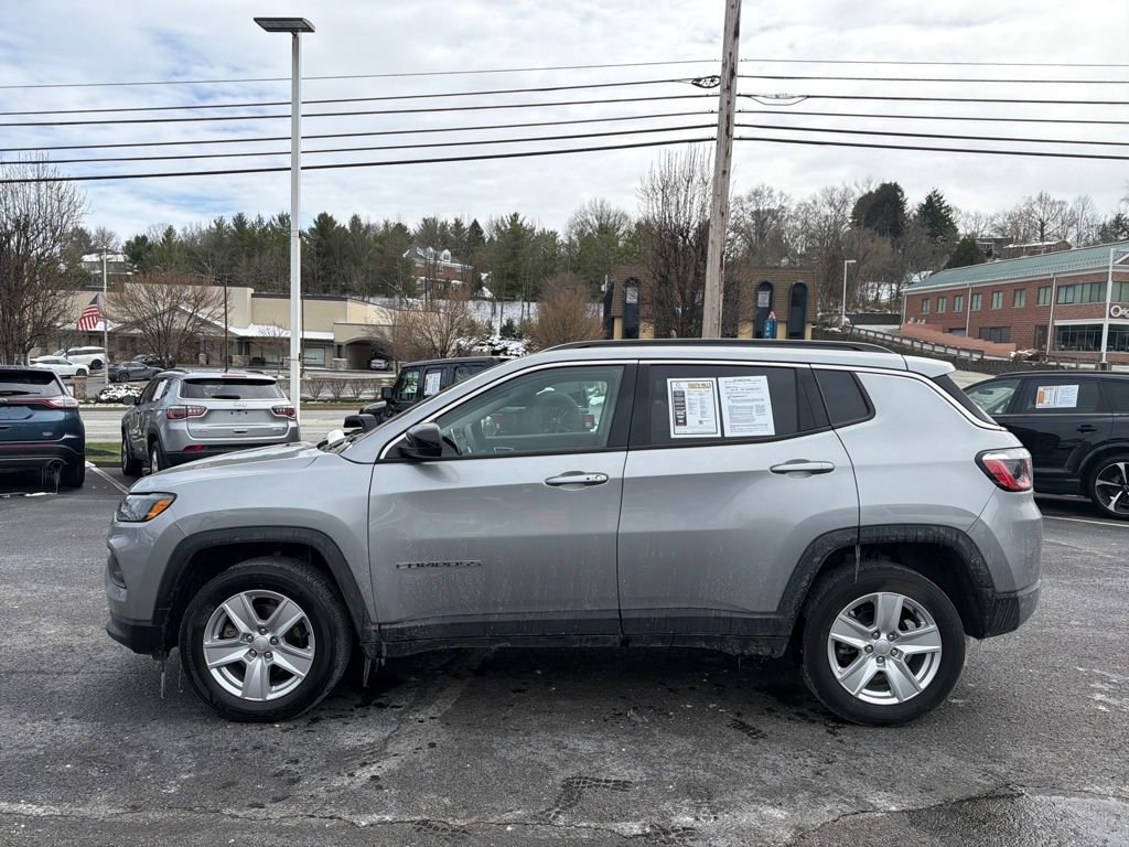 Used 2022 Jeep Compass Latitude image 4