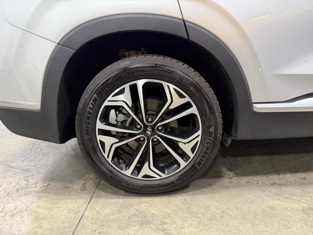 Used 2019 Hyundai Santa Fe Limited AWD/4WD image 8