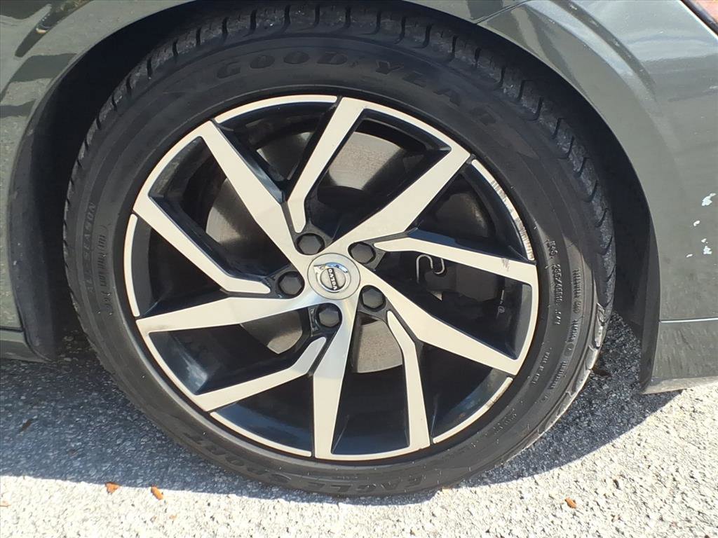 Used 2019 Volvo S60 T6 Momentum w/ Premium Package image 10