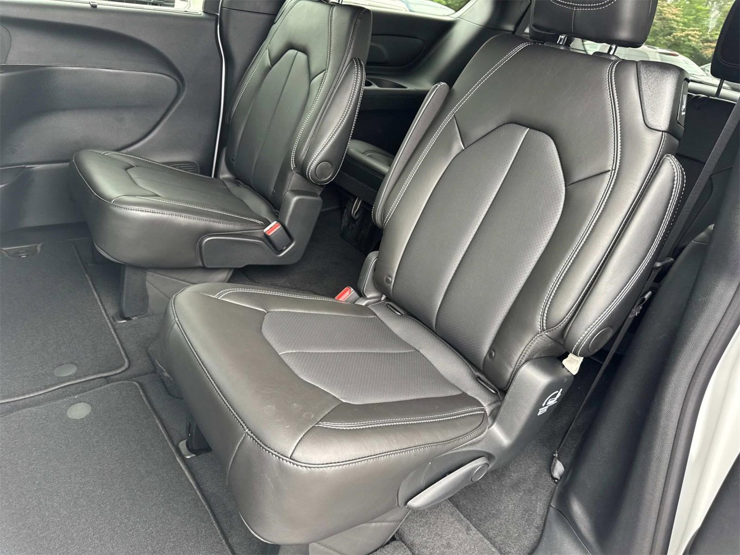 New 2025 Chrysler Pacifica Select image 16