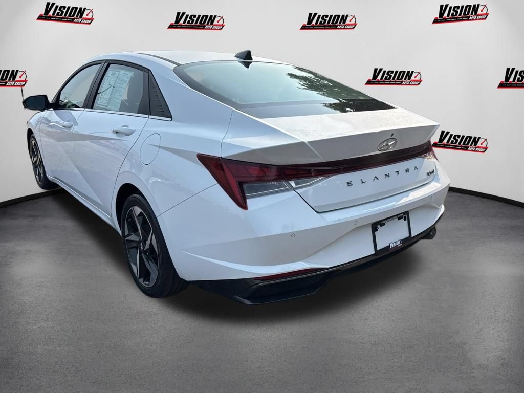 Used 2023 Hyundai Elantra Limited w/ Cargo Package FWD image 7