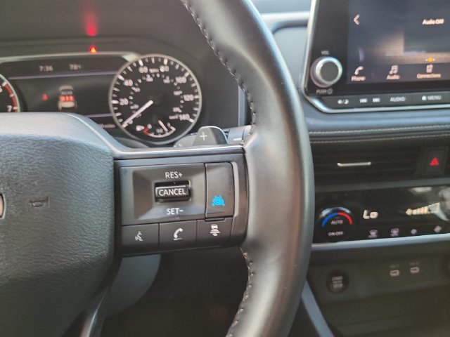 Used 2025 Nissan Rogue SV AWD/4WD image 16
