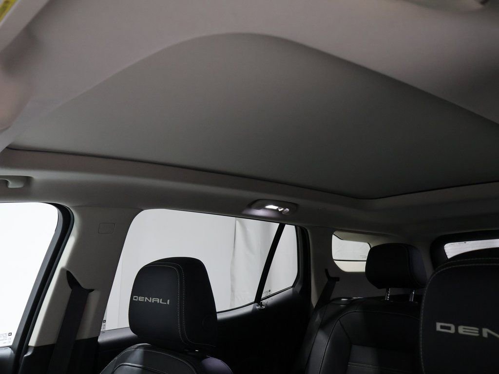 Used 2022 GMC Terrain Denali w/ Black Diamond Edition image 9