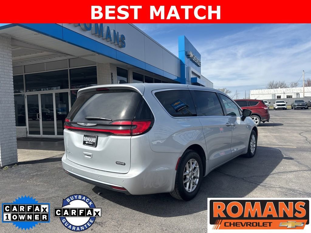 Used 2024 Chrysler Pacifica Touring-L FWD image 4