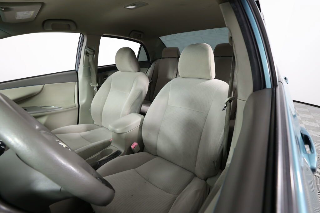 Used 2010 Toyota Corolla LE FWD image 11