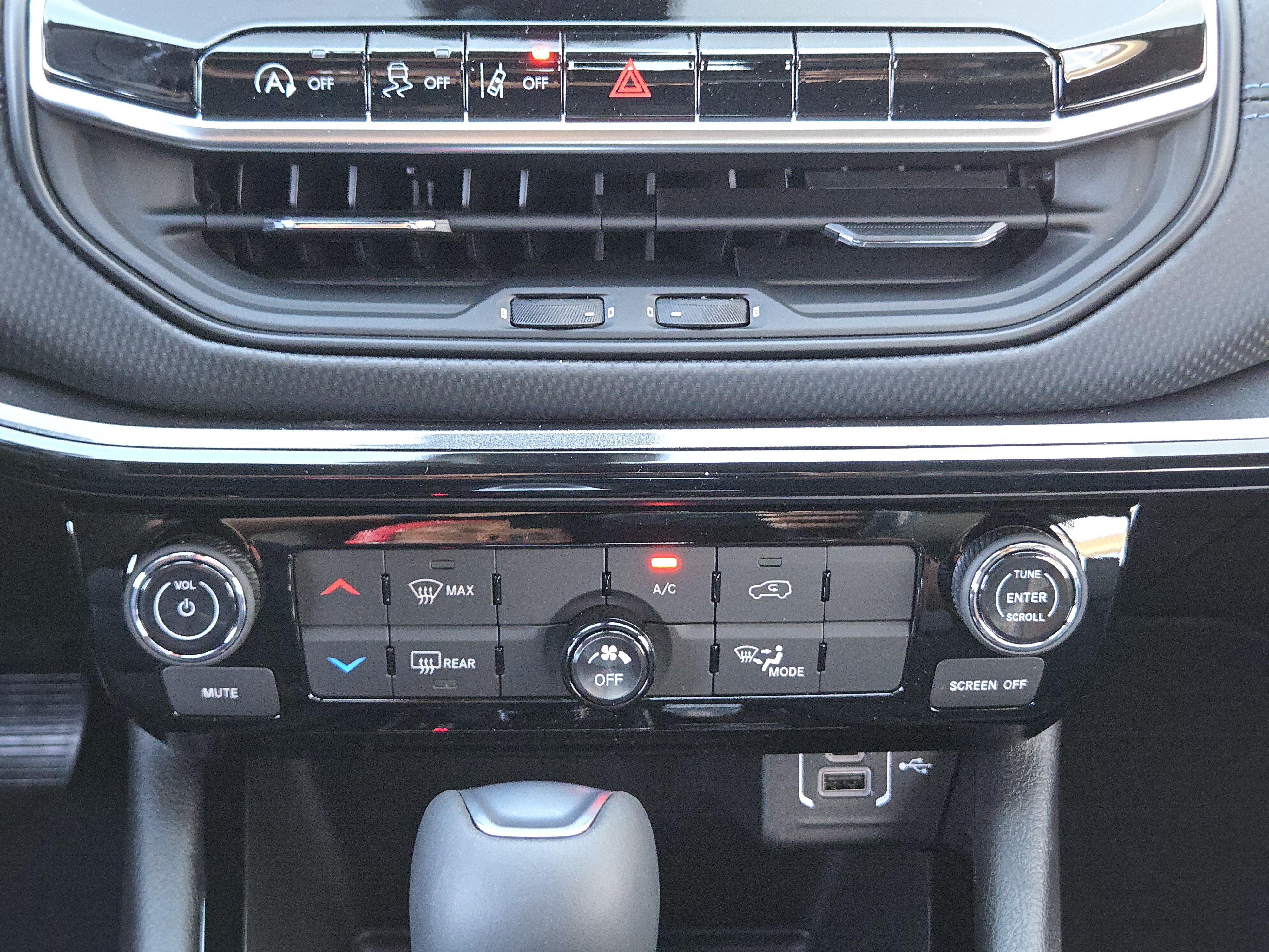 New 2026 Jeep Compass Latitude AWD/4WD image 16